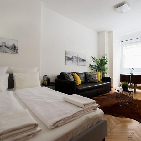 Standard Apartment By Hi5 - Petofi 12 Budapest Eksteriør bilde