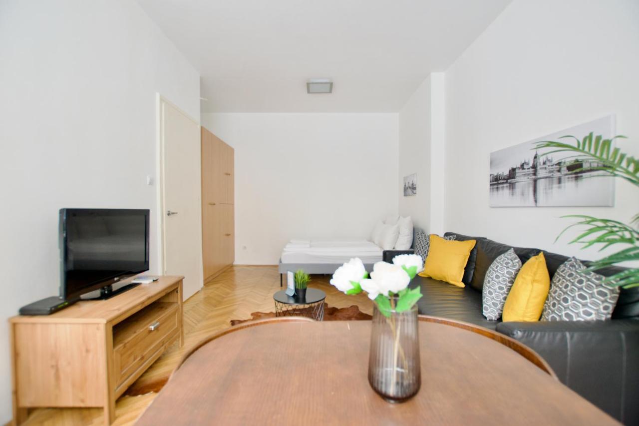 Standard Apartment By Hi5 - Petofi 12 Budapest Eksteriør bilde